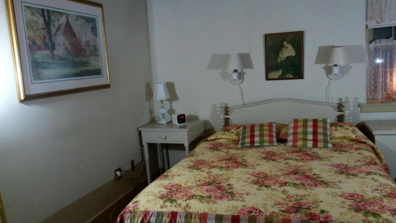 1732 Folke Stone Bed And Breakfast Уэст-Честер Экстерьер фото